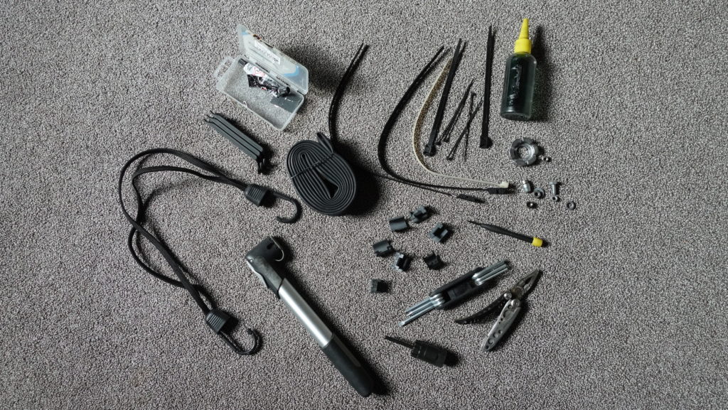 KIT DE RÉPARATION VÉLO (POMPE, DÉMONTE PNEUS, MULTITOOL) - Maroc, achat en  ligne